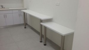 ����� ����