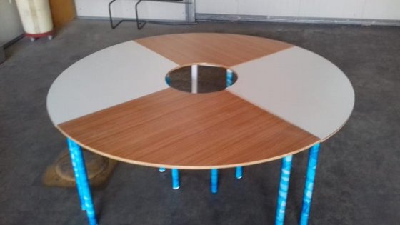 ����� ����