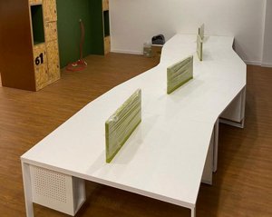 ����� ����