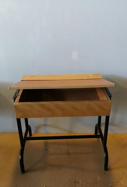 166. שולחן תלמיד עם תא אישי מעץ בוק