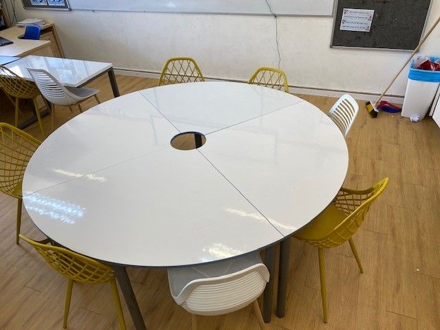 שולחן בקוטר 150 ס״מ מתפרק ל 4 יח